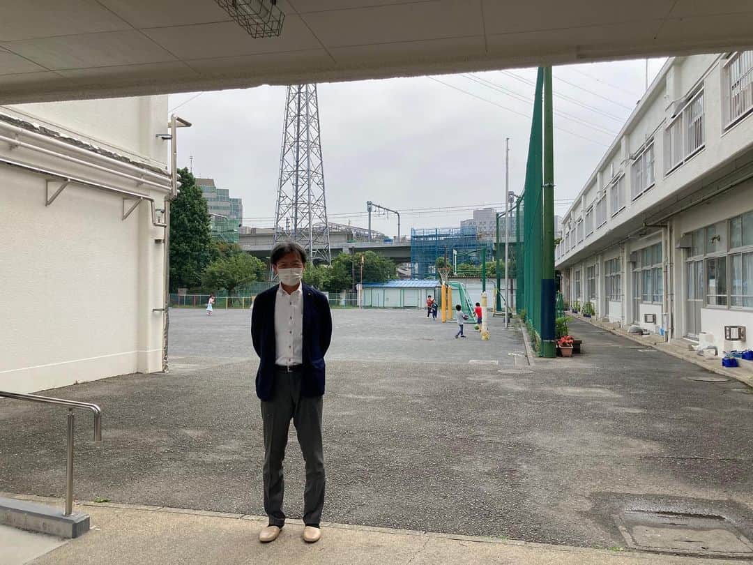 秋葉賢也さんのインスタグラム写真 (秋葉賢也Instagram)「横浜市立帷子小学校の放課後キッズクラブを視察。子供の遊び場として、また