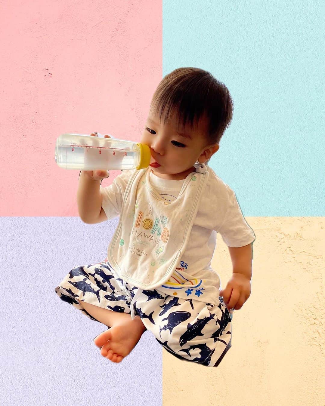 Momoeのインスタグラム：「. .  俺の宝:哺乳瓶 . . #happy #家事 #育児 #family #家族 #boy #smile #男の子 #息子 #code #love #lucky #kids #子供 #thankyou #宝物 #ベビー #fashion #follow #心 #縁 #パパ #ママ #家族写真 #男の子ママ #赤ちゃん写真 #photo #子育て #1歳 #flower」