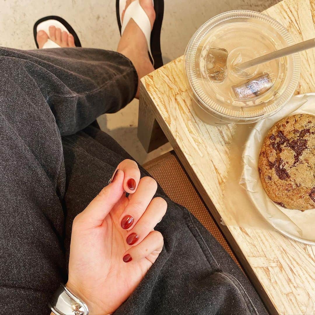 美生のインスタグラム：「#nail﻿ ﻿ リニューアルopenした﻿ @salon.de.moani へ♡﻿ ﻿ 久しぶりに @shoko.akazawa さんにお会いできて﻿ お話しさせていただいていたら﻿ あっという間に…♡﻿ ﻿ 素敵なカラーにしてくださり﻿ ありがとうございました♡﻿ ﻿」