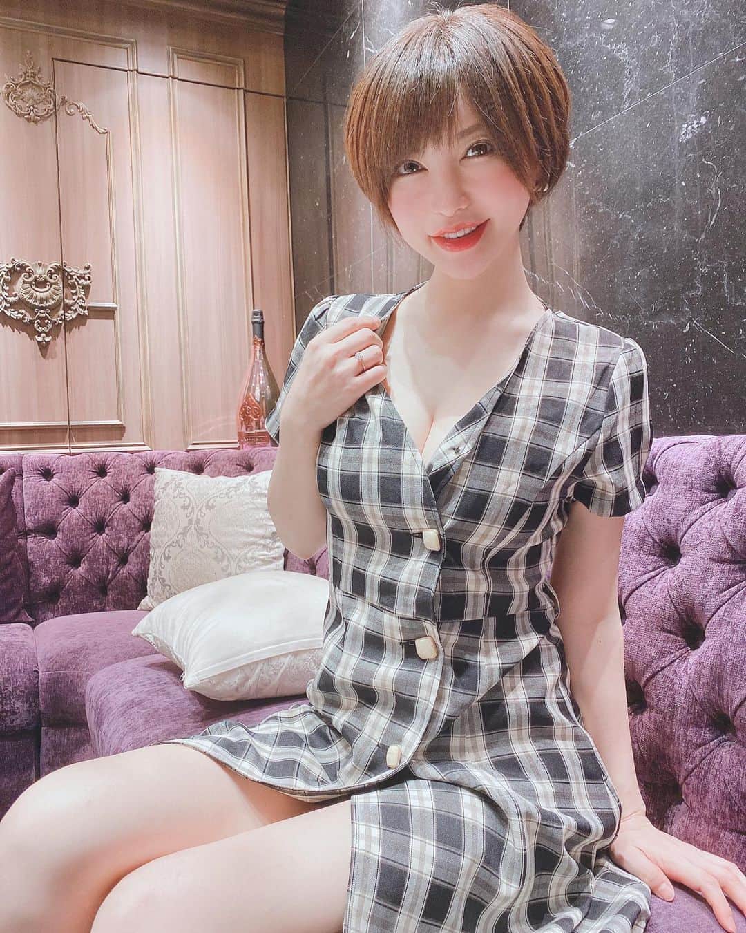 里美ゆりあのインスタグラム：「おはよん(o^^o)♡♡  #goodmorning  #dress #キャバ嬢 #ワンピース #チェック」