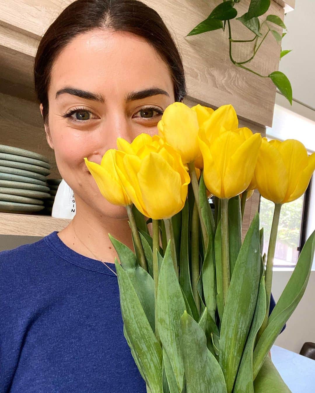 ロレンザ・イゾのインスタグラム：「Flowers are pretty and this is a friendly reminder that #breonnataylor still hasn’t received the justice she deserves. I invite you to follow and sign and share @justiceforbreonnataylor #blacklivesmatter」