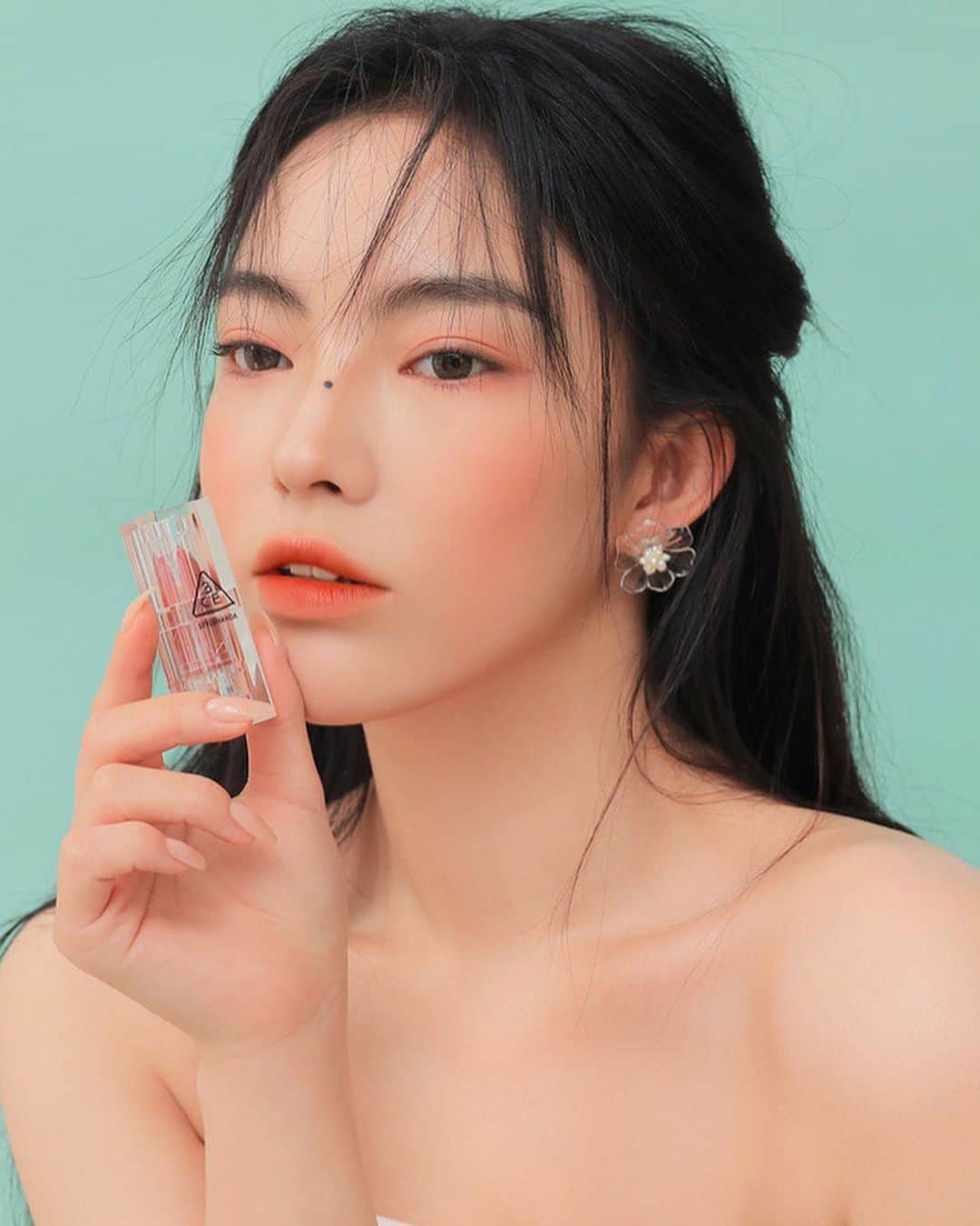 3CE Official Instagramさんのインスタグラム写真 - (3CE Official InstagramInstagram)「3CE CLEAR LAYER EDITION 3CE SOFT MATTE LIPSTICK #GIVING_PLEASURE Goodmorning💋 #3CE #3CECLEARLAYER #3CESOFTMATTELIPSTICK」7月17日 9時04分 - 3ce_official