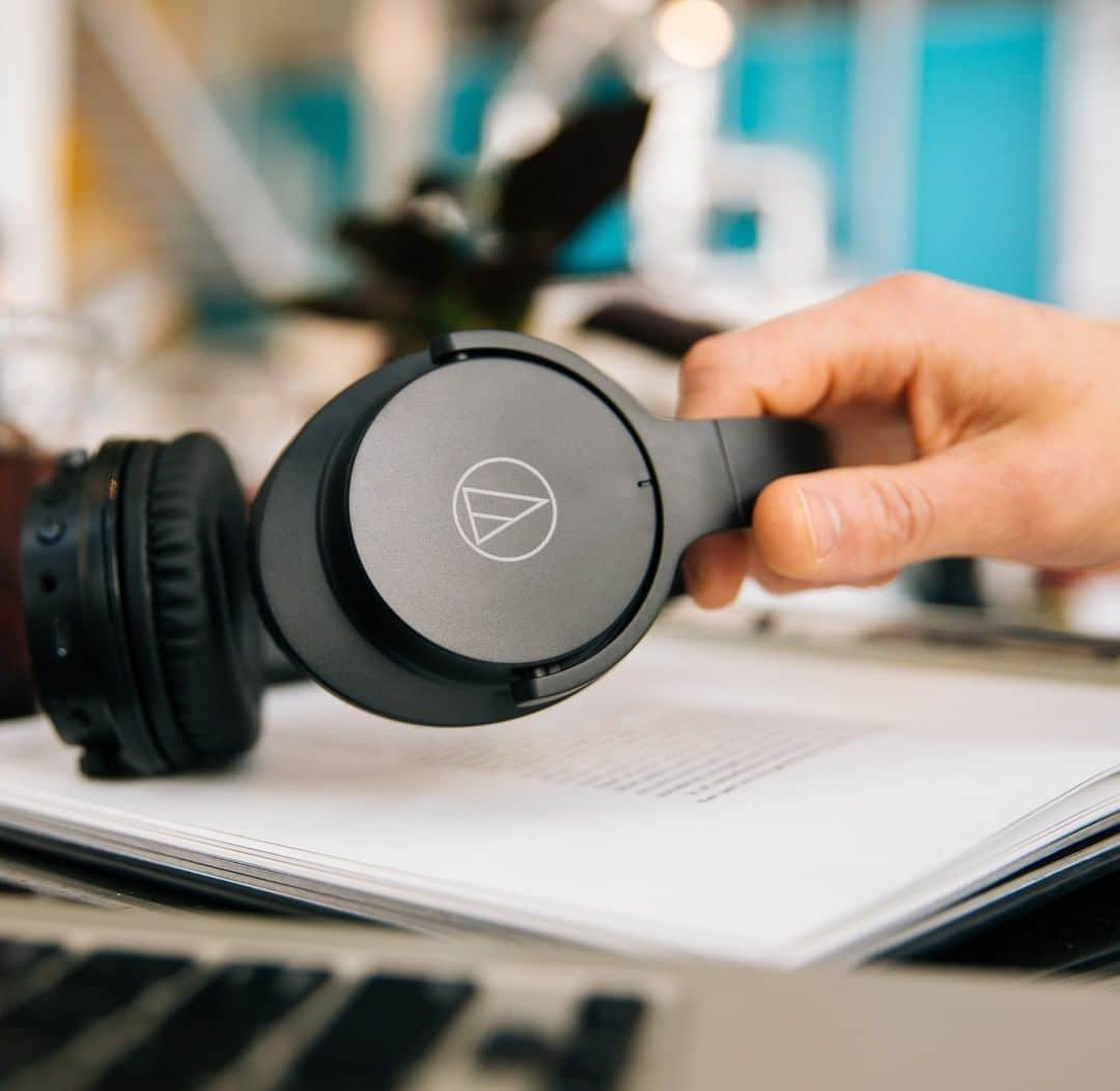 Audio-Technica USAさんのインスタグラム写真 - (Audio-Technica USAInstagram)「Our ATH-ANC500BT wireless headphones last up to 20 hours, so you can work without distractions for as long as you need. Learn more in the link in our bio!⁠ .⁠ .⁠ .⁠ #AudioTechnica #ATHANC500BT #ANC500BT #Headphones #WirelessHeadphones #WFH #AudioGear #MusicGear #WFHGear」7月17日 9時15分 - audiotechnicausa