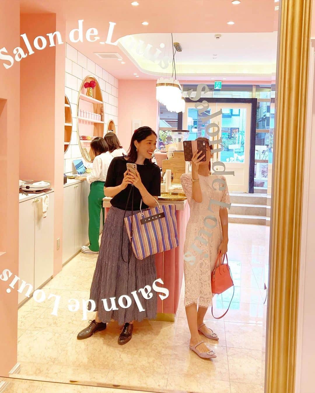 KAORI.OMURA 大村香織さんのインスタグラム写真 - (KAORI.OMURA 大村香織Instagram)「おはようございます☺︎ 表参道に出来た可愛いカフェに✨ ・ 久々に女子らしい所に行こうかな、とできたばかりのこちらのお店に☺︎ ・ この日はレースが女性らしい　@lialapg  ・ やっぱり私の、ワードローブはワンピースが多数だわ。季節問わず。笑。 ・ 好きなものは好きなようです。笑 ・ #表参道カフェ @joint_space  #lialapg #liala_fashion #jointspace #pr (lpg311-0665) #アラフォー#アラフォーコーデ #アラフォーファッション #40代コーデ #40代女子 #レースワンピース #ワンピースコーデ #おとなかわいい#フリーランス」7月17日 9時25分 - kaori.omura