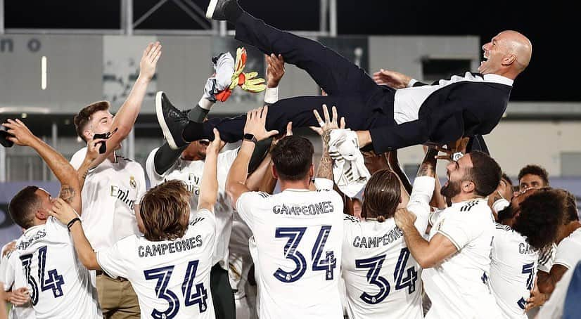 エデン・アザールさんのインスタグラム写真 - (エデン・アザールInstagram)「Campeones 🏆🥇@realmadrid #halamadrid」7月17日 9時28分 - hazardeden_10