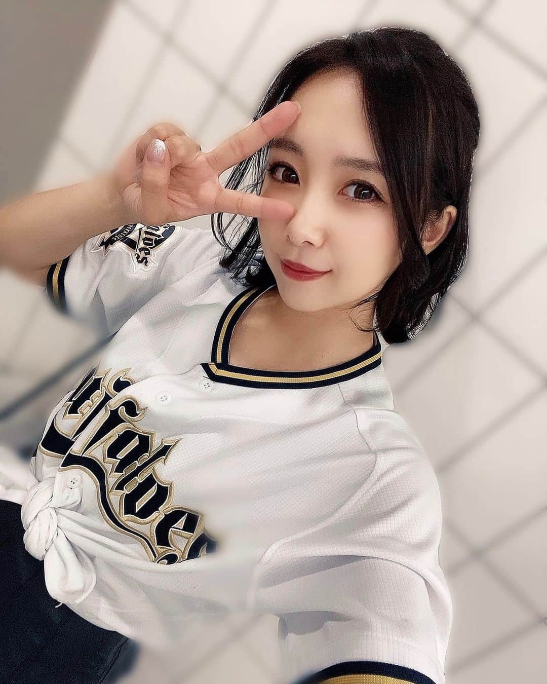 MIYUのインスタグラム：「﻿ ﻿ ﻿ ﻿ ﻿ 来週、やっと梅雨明けですね✨🌂﻿ 早くジメジメとさよならしたい！！(笑)﻿ ﻿ ﻿ ﻿ ﻿ 📸：昨日のハーフアップ🐼﻿ ﻿ ﻿ ﻿ ﻿ ﻿ 昨日は気持ちのいいスッキリとした勝利で﻿ 連敗ストップでしたね✨✨✨﻿ ﻿ ﻿ ﻿ 本日、18:00〜PLAY BALL⚾️🔥﻿ 予告先発は榊原投手です！﻿ 今日も勝って、連勝しましょう☺︎︎﻿ ﻿ ﻿ ﻿ ⋆٭⋆⚾︎- - - - - - - - - - - - - - - - -⚾︎⋆٭⋆﻿ ﻿ ﻿ ﻿ ﻿ 昨日、情報解禁となりました☺️﻿ ﻿ ﻿ ﻿ ﻿ 7月18日(土)・19日(日)﻿ ﻿ ﻿ 【BsGirlsオンラインステージ﻿ ＠Instagram】﻿ ﻿ ﻿ ﻿ 生配信が決定しました👏🏻✨﻿ ﻿ ﻿ ﻿ ☆配信時間﻿ ﻿ 18日(土)：16:30〜﻿ 19日(日)：11:30〜﻿ ﻿ ﻿ ※20分程度を予定しています♩﻿ ﻿ ﻿ ﻿ ﻿ ☆配信アカウント﻿ →bsg_bsgirls﻿ (BsGirls公式Instagram)﻿ ﻿ ﻿ ﻿ ﻿ ﻿ そして！﻿ ﻿ ﻿ ﻿ 8月19日(水)リリース「Power」の﻿ カップリング曲「幸せの輪」も﻿ 初披露させて頂きます🌼﻿ ﻿ ﻿ ﻿ CHAL作詞のこの曲。﻿ 沢山の皆さんに聴いて頂きたいです☺︎︎﻿ ﻿ ﻿ ﻿ ﻿ ぜひお時間が合う皆様〜😊﻿ 見に来てください(*˙˘˙)！﻿ ﻿ ﻿ ﻿ ﻿ ﻿ それでは今日もバファローズへのご声援﻿ よろしくお願いします！！﻿ ﻿ ﻿ ﻿ ﻿ ﻿ ﻿ #オリックス #Bs2020 #BsGirls #オリ姫﻿ #野球 #プロ野球 #オリックスバファローズ #超革新系﻿ #野球女子　#野球好き　#野球好きな人と繋がりたい﻿ #球場観戦　#京セラドーム大阪　﻿ #ヘアアレンジ　#ハーフアップ #ショートヘア #ワンレンボブ﻿ #baseball #ORIX #Buffaloes #BINNOVATION﻿ #MIYU #miyu_337  #🐼 ﻿ ﻿ ﻿」
