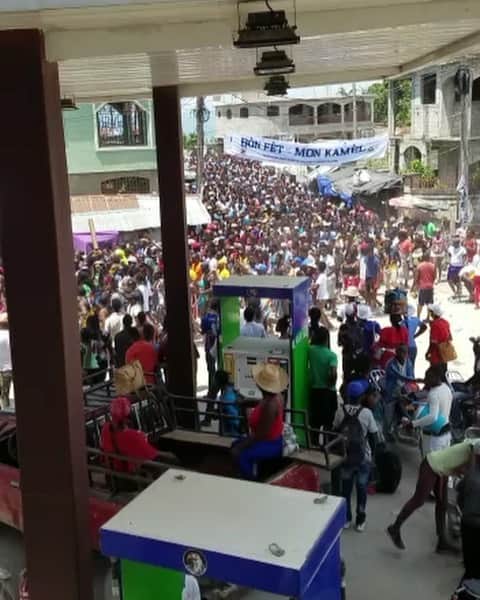 ワイクリフ・ジョンのインスタグラム：「Reminiscing celebration of Sodo! Happy Birthday Mont Carmel Happy Birthday Sodo Ville Bonheur 🇭🇹#haiti」