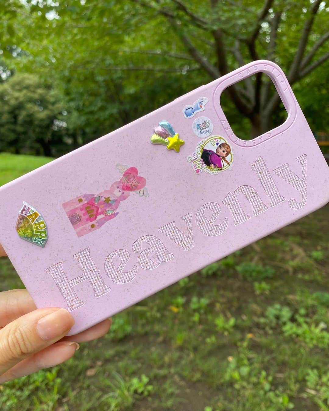 橋本麗香のインスタグラム：「竹から造られている🎋 携帯ケース 自然に戻る素材で🌏♻️ 地球のゴミになりません ． #地球に優しく #人に優しく #自分に優しく #earthfriendly」