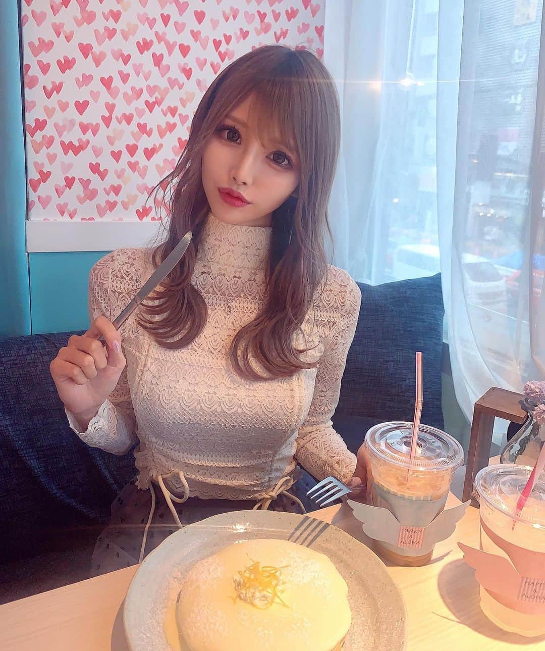 桜咲乃愛さんのインスタグラム写真 - (桜咲乃愛Instagram)「雨の日だったからか謎に暗な日(笑)  楽しかった〜🥰💓💓💓✨ 久々mokesHawaii🥥🥞🍽💓  #モケスハワイ中目黒 #モケスハワイ #mokeshawaii #中目黒#中目黒カフェ #カフェ巡り #パンケーキ#かわいいカフェ#東京カフェ#sucredouceur#セレクトショップ」7月17日 9時57分 - noasama1101
