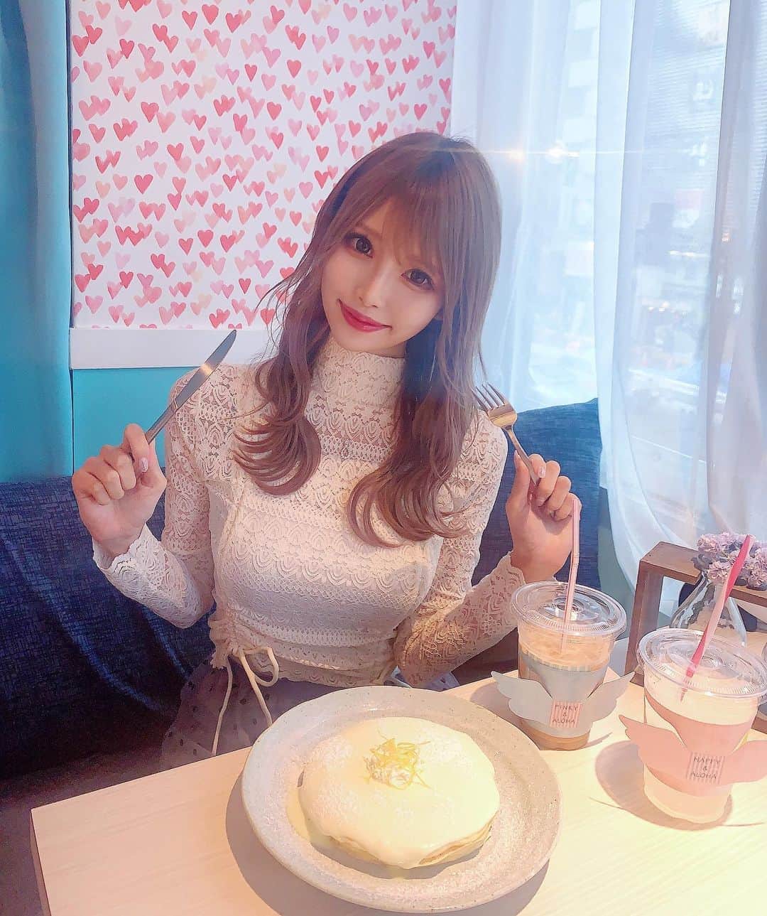 桜咲乃愛さんのインスタグラム写真 - (桜咲乃愛Instagram)「雨の日だったからか謎に暗な日(笑)  楽しかった〜🥰💓💓💓✨ 久々mokesHawaii🥥🥞🍽💓  #モケスハワイ中目黒 #モケスハワイ #mokeshawaii #中目黒#中目黒カフェ #カフェ巡り #パンケーキ#かわいいカフェ#東京カフェ#sucredouceur#セレクトショップ」7月17日 9時57分 - noasama1101