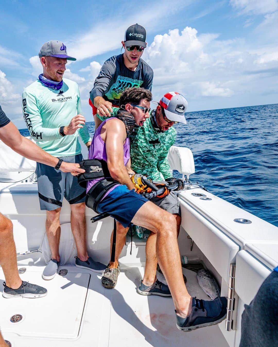 Dude Perfectさんのインスタグラム写真 - (Dude PerfectInstagram)「A video FIVE years in the making...Goliath Grouper Battle is gonna be INSANE! @blacktiph 🎣🔥」7月17日 9時59分 - dudeperfect
