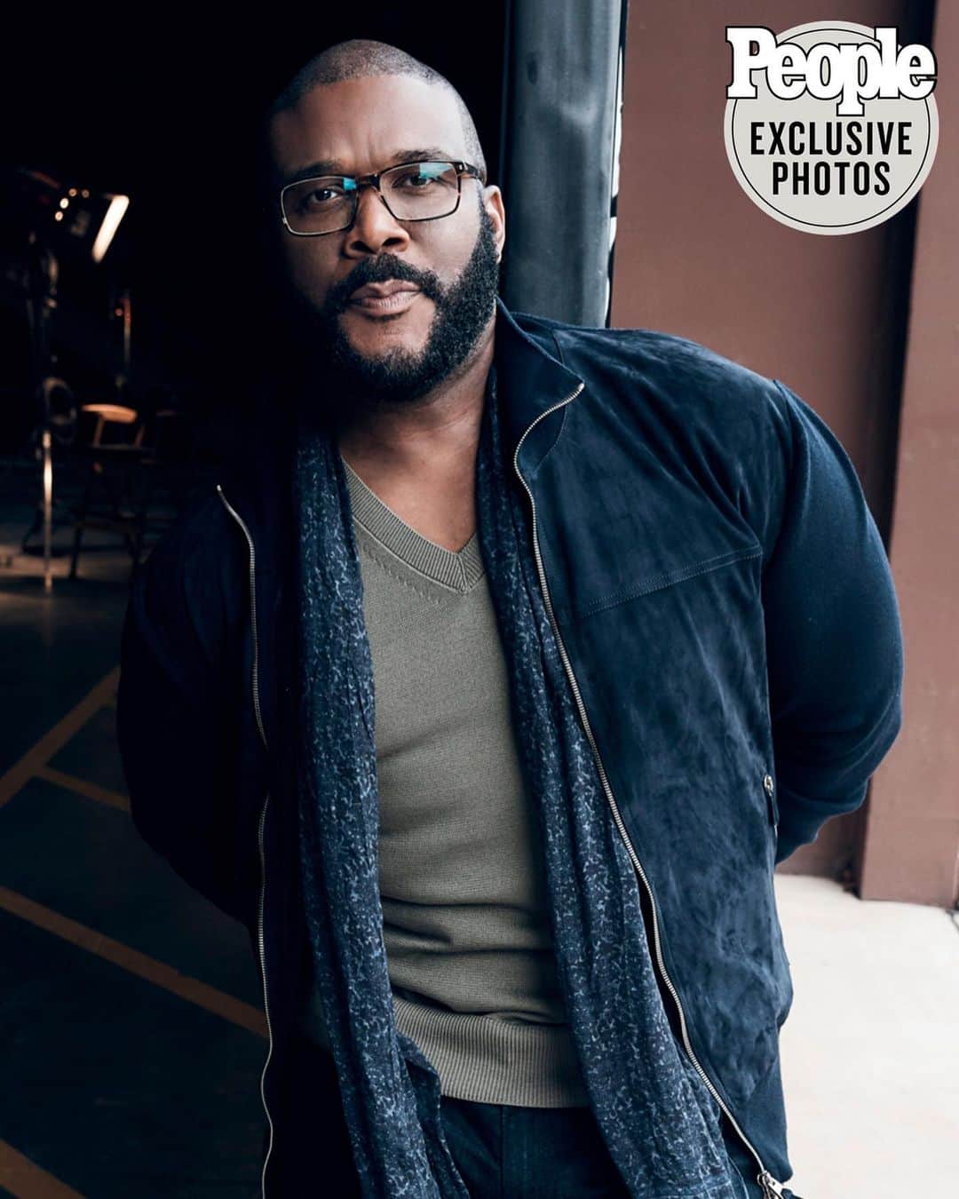 People Magazineさんのインスタグラム写真 - (People MagazineInstagram)「Tyler Perry is continuing to give back to his Atlanta community. ❤️ The media mogul gifted 1,000 Kroger gift cards to those living in Atlanta, Georgia, with help from police officers at the Atlanta Police Department who went door to door in neighborhoods to hand them out. 🙌 "This is about the community that I love, that I live in and work in," Perry said. "This is about good people who are in need of a hand up not a hand out." 👏 Tap the link in our bio for the full story. 📷: Shayan Asgharnia」7月17日 10時05分 - people