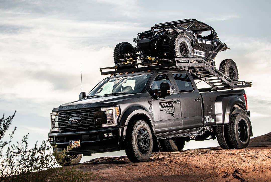 ケン・ブロックさんのインスタグラム写真 - (ケン・ブロックInstagram)「This is one of my favorite Ford F-450 towing setups: my Can-Am Maverick X3 sitting up top on the UTV rack. The F-450 has so much torque that you barely feel that thing up there! Check out the latest episode of my “Guide to Awesome Can-Am Riding Spots” from Moab, Utah, on my YouTube Channel now. #hoonhauler #FordF450 #CanAmMaverickX3」7月17日 10時28分 - kblock43