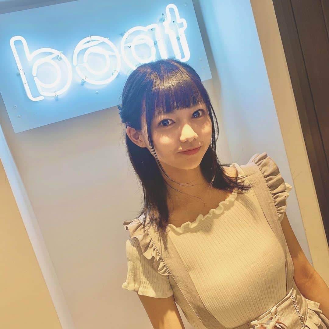 佐倉ちひろのインスタグラム：「ヘアメイクしてもらった時の💇🏻‍♀️💄♡  #boatbyrover #美容院 #原宿美容院 #ヘアメイク #ヘアアレンジ #メイク #hairstyle #ハーフアップ #編み込み」