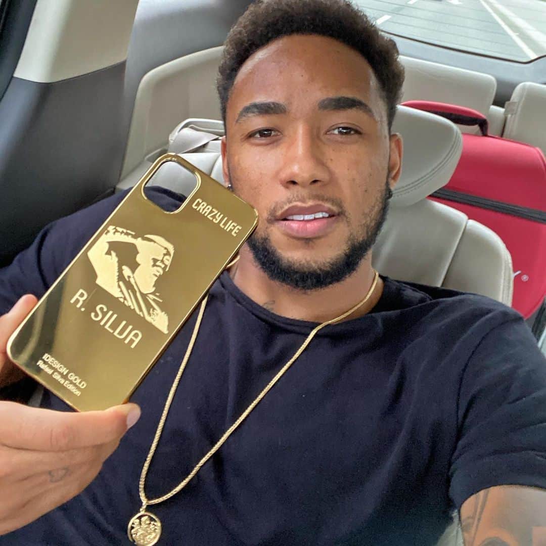 ラファエル・ダ・シルバのインスタグラム：「Thanks! @idesigngold 🤪」