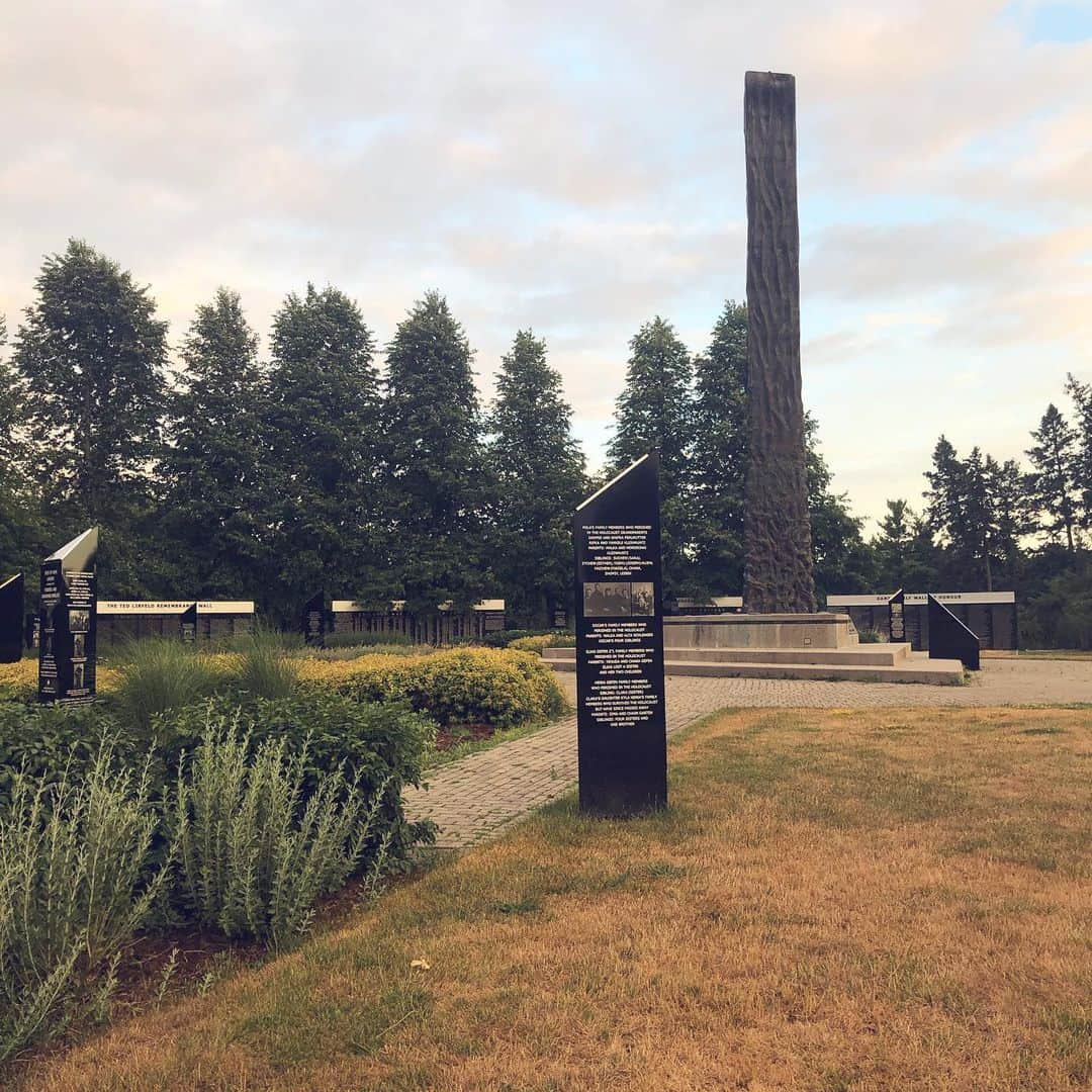 ネッタ・シュライバーのインスタグラム：「Holocaust memorial - Earl Bales Park.  In this memorial were engraved the names of a small percentage of [millions] Jews that were viciously murdered by Nazis. Fasting forward 90 years, it’s saddening and unacceptable to see so much blatant racism and anti-semitism still standing. With a global pandemic already in place, now is the most critical time to lift one another up and have ZERO tolerance for any form of discrimination. The fact that #jewishprivilege has been trending is disgusting. So to all of my friends, family, and colleagues; Continue having uncomfortable conversations with loved ones. Keep on signing petitions. And most importantly, continue to educate yourself before making assumptions on anything. Love achieves so much more than hate.」