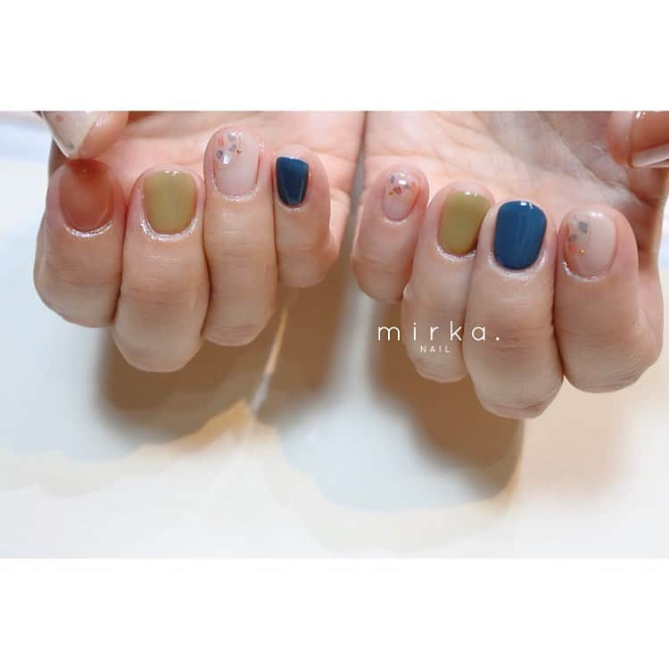 mirka. NAIL(ミルカネイル)さんのインスタグラム写真 - (mirka. NAIL(ミルカネイル)Instagram)「﻿ スモーキーカラー◊﻿ ﻿ ﻿ -----------------------------------------﻿ ﻿ ご予約、お問い合わせは﻿ LINE公式アカウント@mirka.nail(@含む)まで。﻿ 直近の空き状況はLINEタイムラインをご覧ください。﻿ ご新規さまの受付も再開してます。﻿ ﻿ オーダーネイルチップのご注文もお気軽にお問い合わせ下さい。﻿ ﻿ ﻿ 感染予防対策をしっかり行ったうえでお客様をお迎えしております。﻿ ﻿ 〈感染予防の取り組み〉と〈お客様へのお願い〉を﻿ ハイライトにてまとめておりますので、ご確認くださいませ◡̈﻿ ﻿ ﻿ ﻿ #mirkanail#nails#nail#nailart#naildesign﻿ #ショートネイル#ネイルアート#ネイルデザイン#ネイル#大人ネイル#シンプルネイル#オフィスネイル#ニュアンスネイル﻿」7月17日 10時48分 - mirka.nail