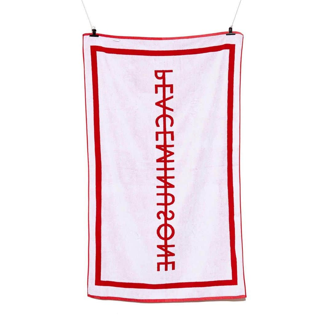 PEACEMINUSONEさんのインスタグラム写真 - (PEACEMINUSONEInstagram)「PMO®➖BEACH TOWEL #1 RED」7月17日 11時08分 - peaceminusonedotcom