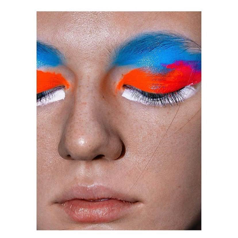 Yusuke Saekiのインスタグラム：「Color play shot for #voguechina Beauty photegraphy＋CD  #AexSlavycz for @the.ascc.world feauturing #ValeriaNikonova @donnamodels.jp / Hair by @shotaro.ao for @senseofhumour_mgmt / Retouch #QuigsSen/ Make up by me 🌈」