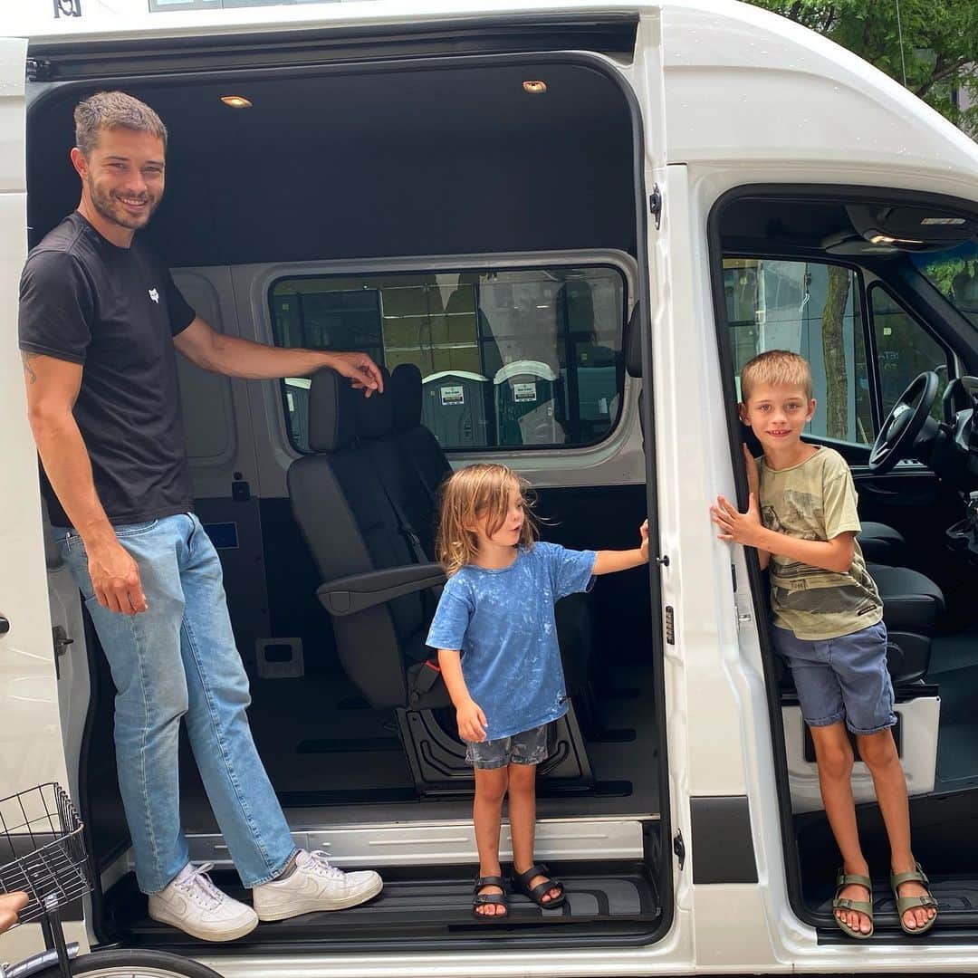 フランシスコ･ラチョースキーのインスタグラム：「Yes, we have a Van!! In the next few months (hopefully not many) we are going to transform that van into a tiny home, so we can travel around the country (maybe globe) and show you guys the amazing experience we will have! Now here is the challenge, get me 5k comments in this pic And i will open a YouTube Channel and show you guys all our adventures! #vanlife #lachowskifamily」