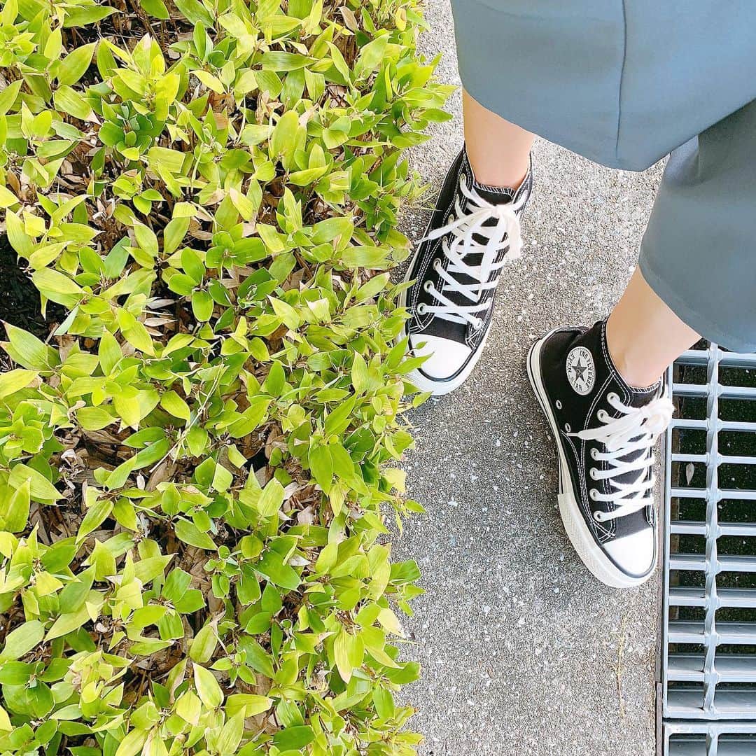 のインスタグラム：「ちょっと大阪まで行ってきます🚶‍♀️💕 . . 👟 @nosweat_official  . #スニーカー #スニーカー女子 #お散歩 #カジュアルコーデ」