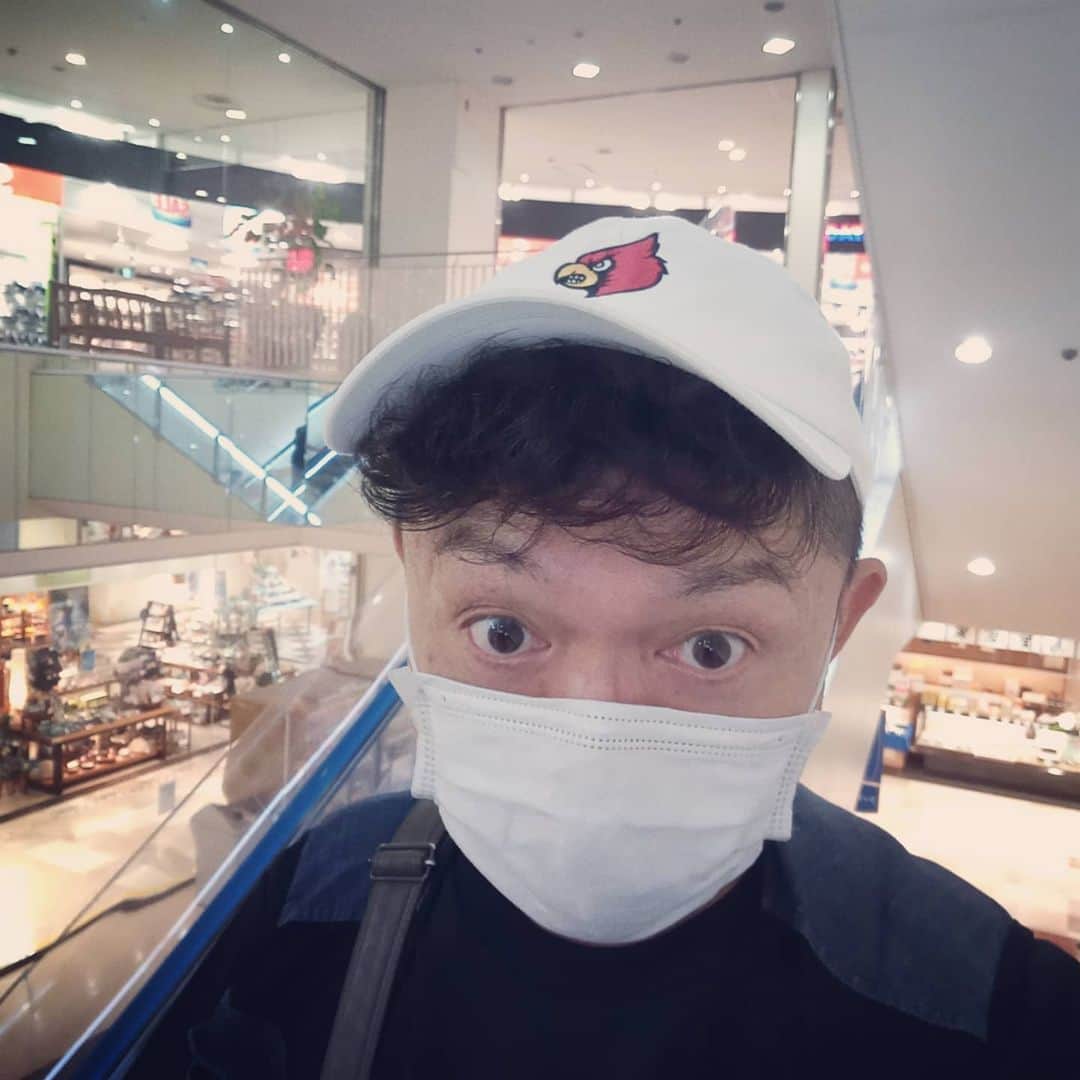 松本隆博のインスタグラム：「。 マスクしてるとさ… 独り言増えない？ 俺ずっと喋ってる(*^^)v  ～人生遊歩道～」