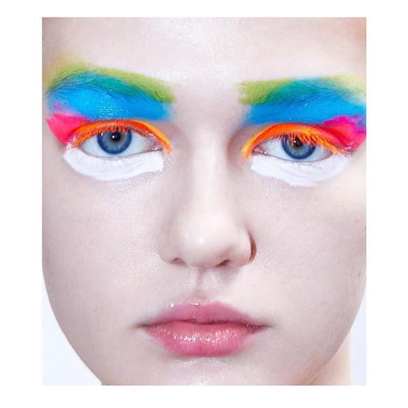 Yusuke Saekiのインスタグラム：「未完成に在る美しさ、個性。 Color play shot for #voguechina Beauty photegraphy＋CD  #AexSlavycz for @the.ascc.world feauturing #ValeriaNikonova @donnamodels.jp / Hair by @shotaro.ao for @senseofhumour_mgmt / Retouch #QuigsSen/ Make up by me 🌈」