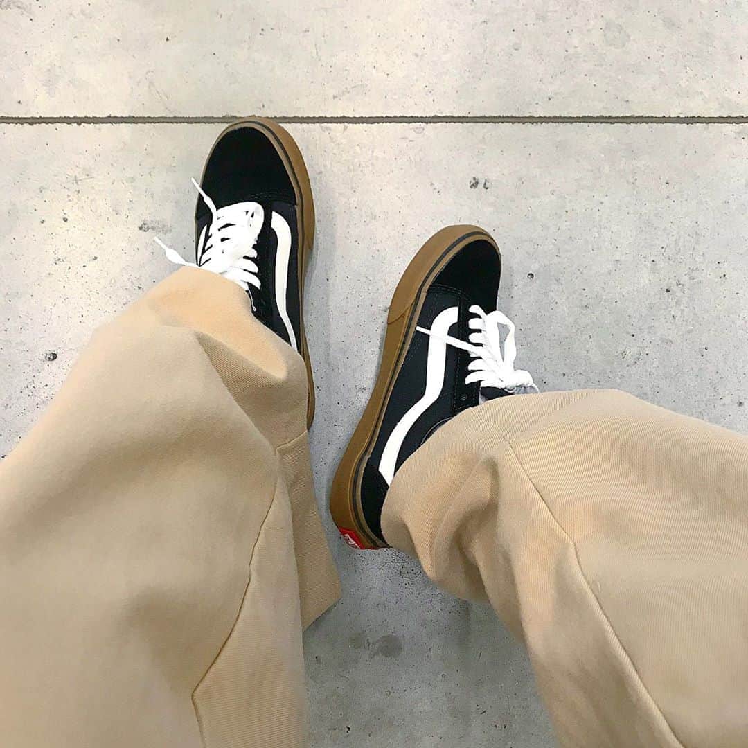 富久美玲のインスタグラム：「_ . 🆕 ずっと欲しかった黒のスニーカー👟 お気に入り🥺💓 . @vans  OLD SKOOL DX▷22cm .  #mireistylecode#ootd#スニーカー#vans#oldskool#dx#v36cl」