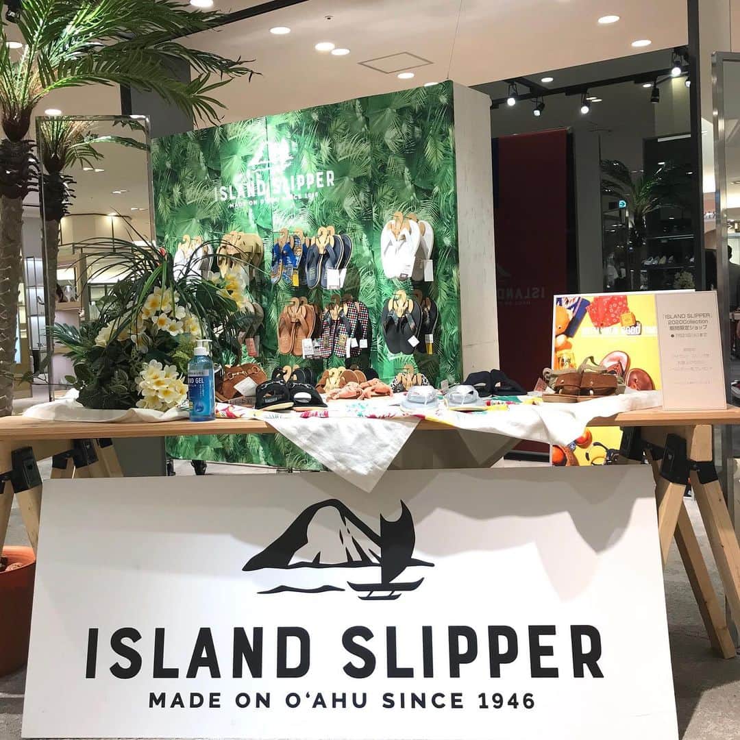 のインスタグラム：「ISLAND SLIPPER 2020 COLLECTION Until 7/21 At 4F Cotocoto Stage42、HANKYU MEN’S OSAKA 1F Mainstage A #Hankyu #HANKYUMODE #umedahankyu #阪急うめだ本店 #うめだ阪急 #阪急百貨店 #osaka #umeda #mode #ISLANDSLIPPER #アイランドスリッパ #ハワイ #womens #mens #サンダル #sandal ※5枚目以降はメンズ」