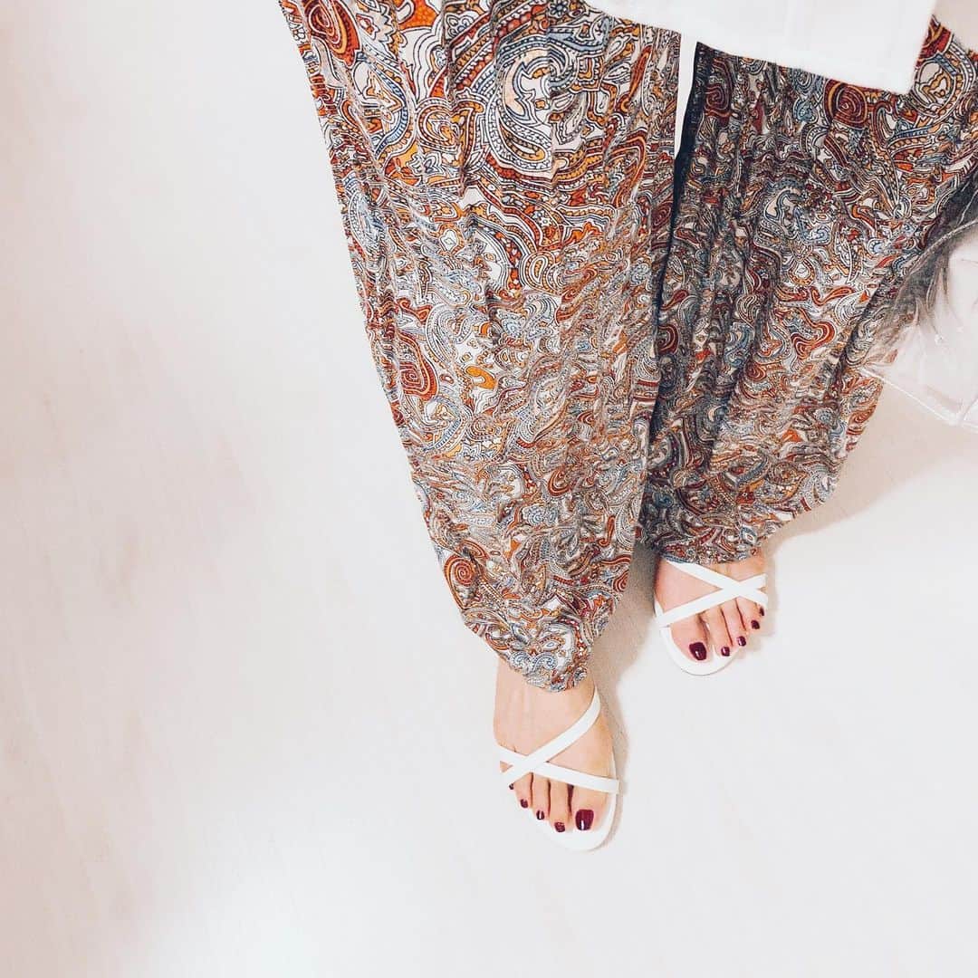 aiaiのインスタグラム：「去年から愛用しているSESTO の ストラップサンダル。 今年も活躍中。  @sesto_shoes  #sesto  #サンダル  #サンダルコーデ  #サンダル女子   #fashion#outfit#style#coordinate#instagood#ootd#pic#instapic#コーデ#コーディネート#スタイリング#プチプラコーデ#本日のコーデ#大人カジュアル#プチプラ  #カジュアル  #夏コーデ #アラフォーコーデ #アラフォーファッション#40代ファッション#ワイドパンツ」