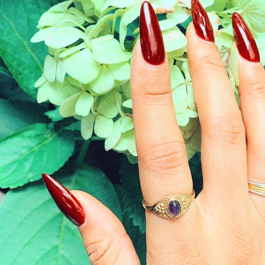 ティファニー・キャデラックのインスタグラム：「Amethyst💜  Peace Balance Inner strength ✨」
