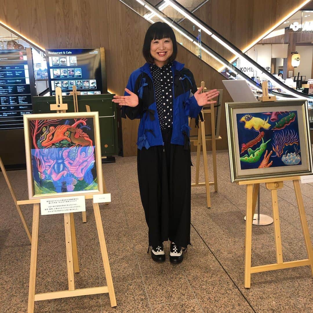 のインスタグラム：「東急プラザ渋谷の2Fエントランスで、今日から26日まで少し絵を飾っていただいてます。いろんなフロアで芸人の絵が観れます。 もし、たまたま近くにいらっしゃったら観てみてください！！ #東急プラザ渋谷 #ロバート山本さん #プラスマイナス岩橋くん」