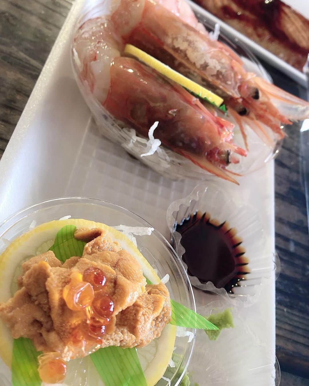 辻やすこさんのインスタグラム写真 - (辻やすこInstagram)「早くまた沖縄行きたいな👒  市場で売ってる海鮮が美味しいを越えて美味しい❗️  ん？美味しいを越えて美味しい？  言葉が出ないくらいトレビアンって事。  #沖縄 #海鮮 #okinawa #seafood  #sea #trip  #また行きたい  #最高」7月17日 13時42分 - yasupytsuji