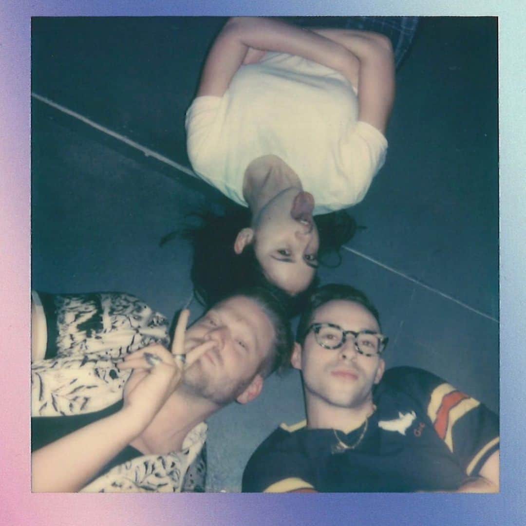 アダム・リッポンのインスタグラム：「From when we recorded my episode of the  @ughyouresogood podcast. Missing laying on the floor with these two 🙆🏼‍♂️❤️」