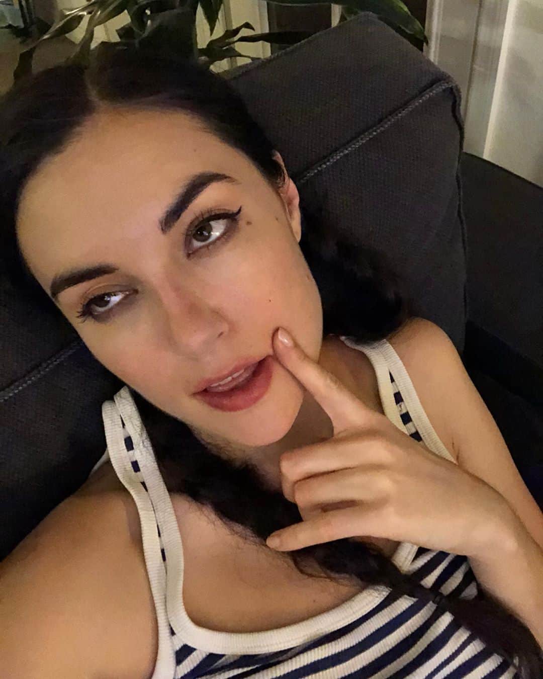 サーシャ・グレイのインスタグラム：「RSF in full effect. But excited to tell you what I’ve been doing...very soon 💜🎂 #rsf #restingstonesface」