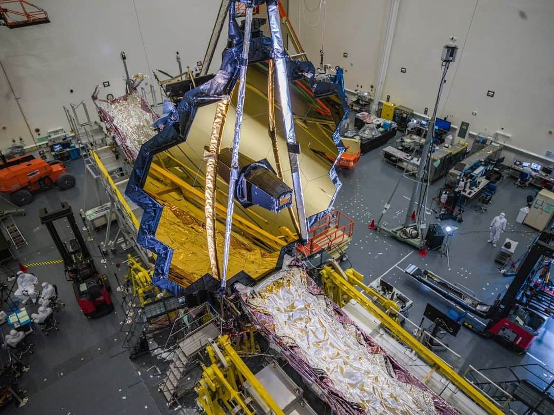 NASAさんのインスタグラム写真 - (NASAInstagram)「@NASAWebb has a new launch date: Oct. 31, 2021.  The world's most complex space observatory, Webb is designed to help solve the mysteries of our solar system, look beyond to distant worlds around other stars, and probe the structures and origins of the our universe.  As Program Scientist Eric Smith said during yesterday's announcement, Webb's powerful science capabilities will allow us to see with completely new eyes and learn things we cannot anticipate today. (See link in bio)  #jwst #webb #space #telescope #universe #astronomy #astrophysics #nasa」7月18日 1時22分 - nasagoddard