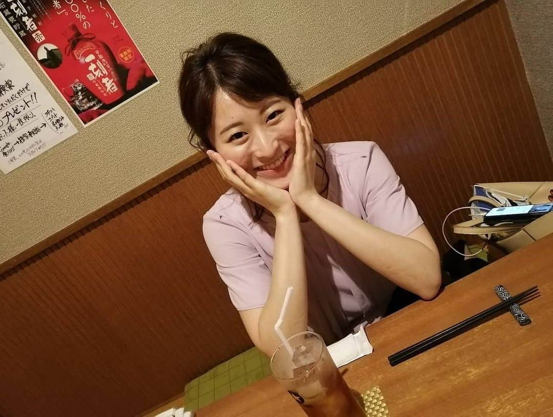 山崎聡子さんのインスタグラム写真 - (山崎聡子Instagram)「27歳になりました！  朝からたくさんお祝いのメッセージをいただき、 ほくほくした気持ちで1日を過ごしました🥺 本当にありがとうございました💐  さて！あすは福島の夏の高校野球がついに開幕⚾️ 例年とは違う形の大会にはなりますが KFBは今年も球児たちを応援します📣  まずはあす9:30〜の開幕特番をぜひ‼️ 見所や注目校をたっぷりご紹介します📺  #写真から伝わるように #とっても仲良くして頂いてる #ぺんぎんナッツ #中村陽介 さん #おしりであたためたチロルチョコくれました🎁 #ちょっとスベッたあおいさんも載せちゃう😋」7月17日 23時55分 - 310puu