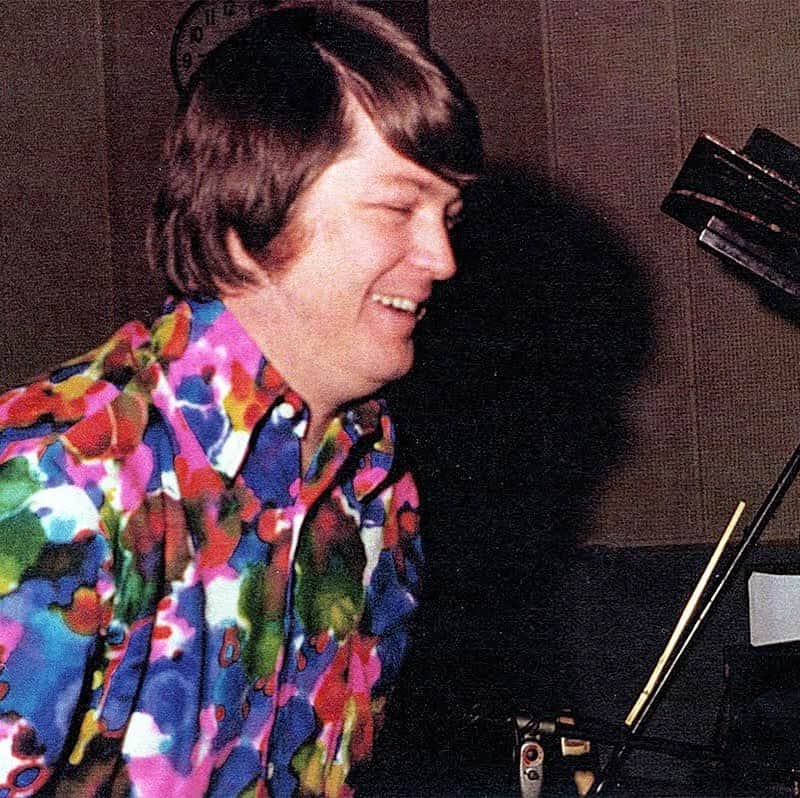 ブライアン・ウィルソンさんのインスタグラム写真 - (ブライアン・ウィルソンInstagram)「1968: Having fun in the studio.  #1968 #smile #thebeachboys #recordingstudio」7月17日 23時48分 - brianwilsonlive