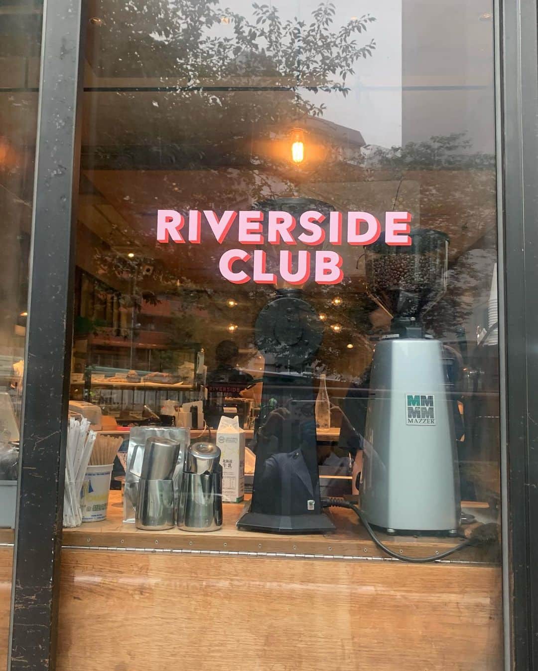 設楽洋さんのインスタグラム写真 - (設楽洋Instagram)「本日オープンの「RIVERSIDE CLUB」へ…☕️🍪🥂 ゆったりとした風が流れてメッチャ心地いい！ 中村くん、流石っス❣️何度も来る！😉👍 BEAMSコラボＴも作ります‼️  #riversideclub　#tranzit　＃cafe #art　#music」7月17日 23時50分 - taracyan3
