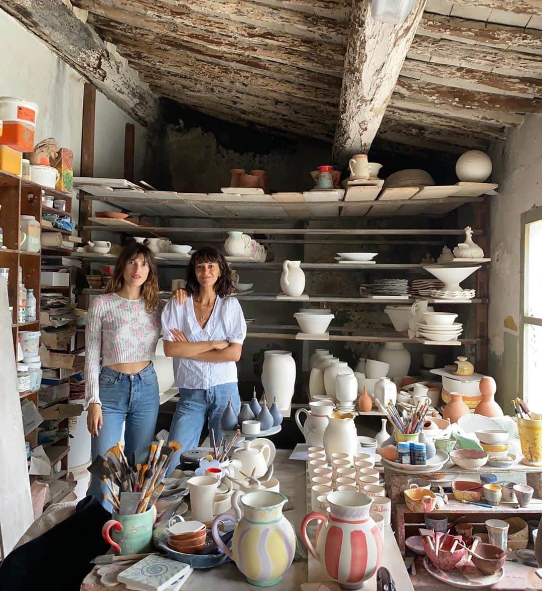 Jeanneのインスタグラム：「Enfin demain sort le projet solidaire @rouje pour lequel j’ai invité mon amie artiste @ninakoltchitskaia à créer avec nous une collection spéciale pour soutenir @lamaisondesfemmes93 ❤️  Finally out tomorrow!! @rouje solidarity project to support @lamaisondesfemmes93 with the collaboration of my friend and artist @ninakoltchitskaia ❤️」
