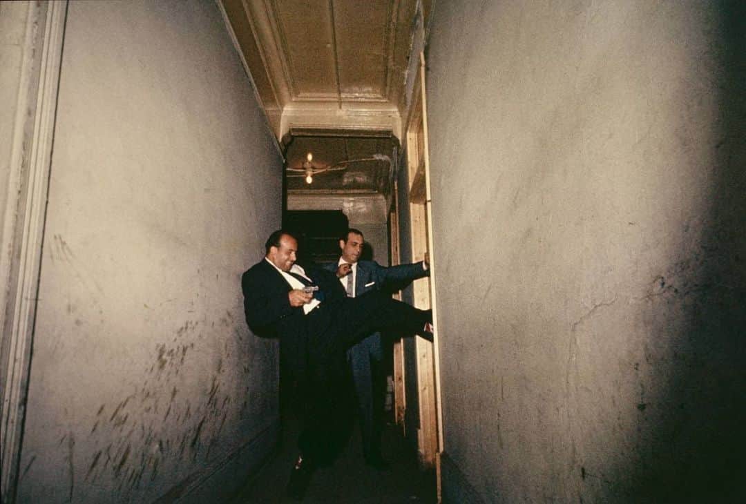 のインスタグラム：「“I chose my camera as a weapon against all the things I dislike about America—poverty, racism, discrimination.”  In 1957, when television was broadcast in black-and-white, #GordonParks created The Atmosphere of Crime, a photo story for Life magazine, in vivid color.  “His photographs told a divergent narrative about crime in 1957—one that cast the urban poor, ‘youth gangs,’ and the police in a very different light,” Bryan Stevenson, founder and leader of the Equal Justice Initiative (@eji_org), writes in our new book Gordon Parks: The Atmosphere of Crime. “Parks recognized the disconnect in traditional crime narratives with a larger history of bias against the poor and people of color.”  Explore our #MoMAVirtualViews at mo.ma/gordonparks, and lean more about the publication at the link in our bio. --- [Gordon Parks. “Raiding Detectives, Chicago, Illinois”; “Drug Search, Chicago, Illinois”; “Untitled, Chicago, Illinois”; “Untitled, San Quentin, California”; “Untitled, San Quentin, California”; “Untitled, Chicago, Illinois”; “Untitled”; “Untitled, New York, New York.” All 1957. © 2020 Gordon Parks Foundation] @gordonparksfoundation」