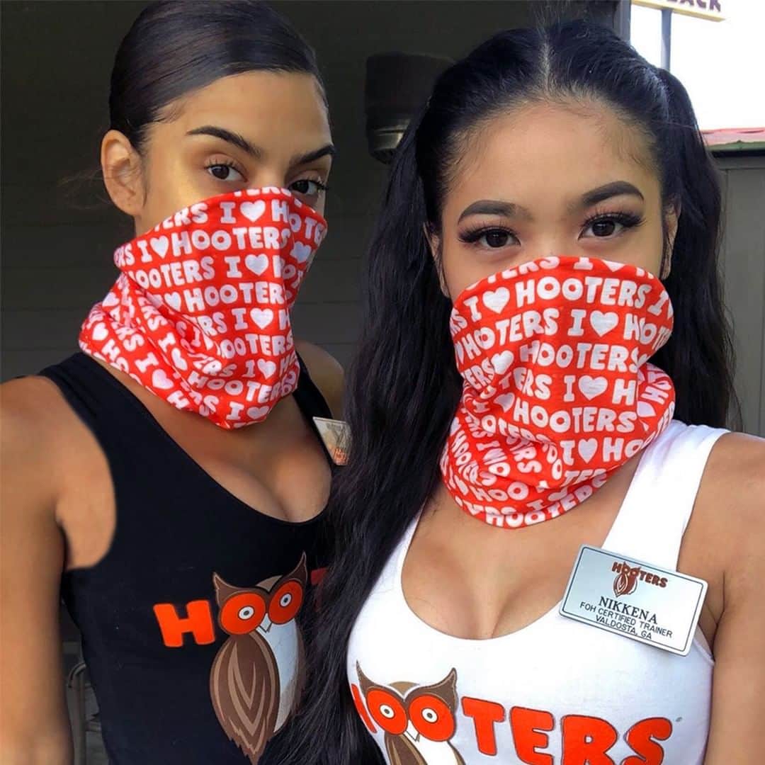 Hootersさんのインスタグラム写真 - (HootersInstagram)「Only the essentials please 😎 Shop our NEW essential merch at hooters.com/shop  Want to win one of our popular neck gaiters? It’s easy! 1. Make sure you’re following us 2. Tag 3 friends in the comments  Four winners will be announced Monday July 20th on our stories!」7月18日 0時03分 - hooters