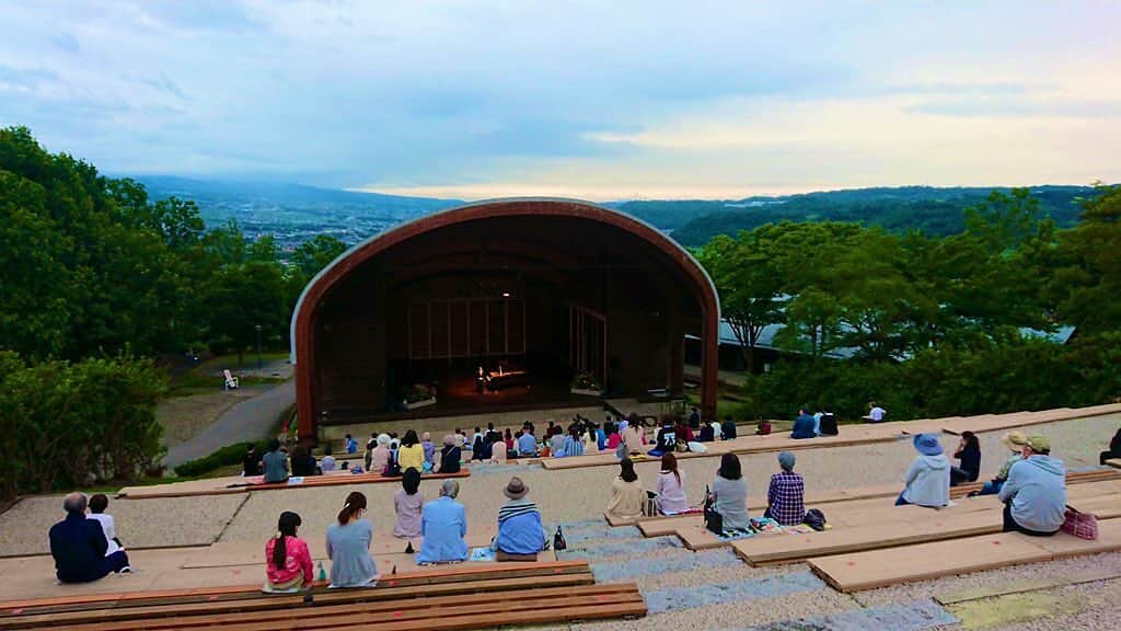 金子三勇士さんのインスタグラム写真 - (金子三勇士Instagram)「The first day #socialdistance #concert #outdoor #pianist #MiyujiKaneko #SteinwayArtist #Uedacity #野外コンサート #ピアノリサイタル #野外ステージ #ソーシャルディスタンス #ピアニスト #金子三勇士 #上田市 #信州国際音楽村」7月18日 0時06分 - miyujikaneko_official