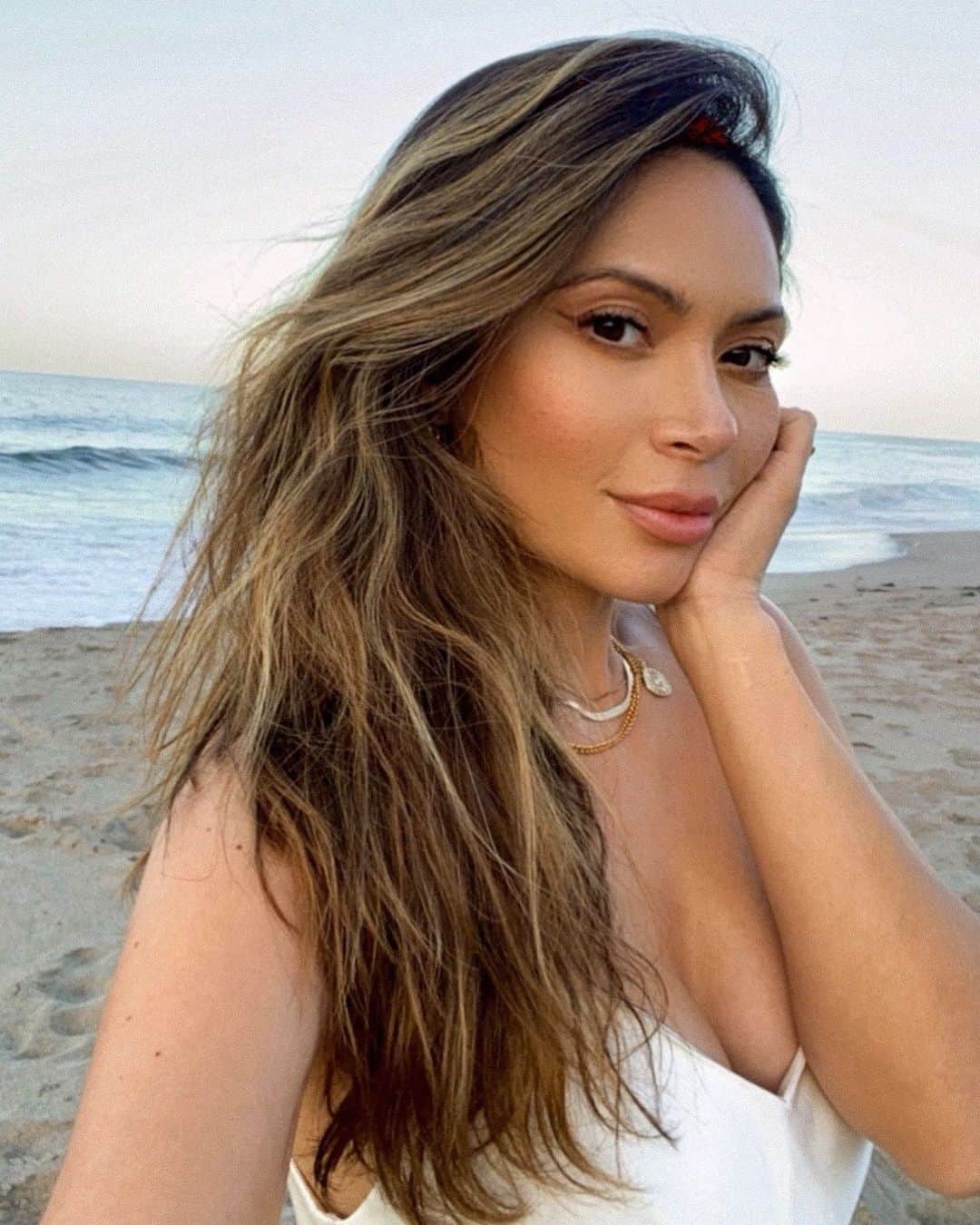 Marianna Hewittのインスタグラム：「that summer friday feeling 🌊」