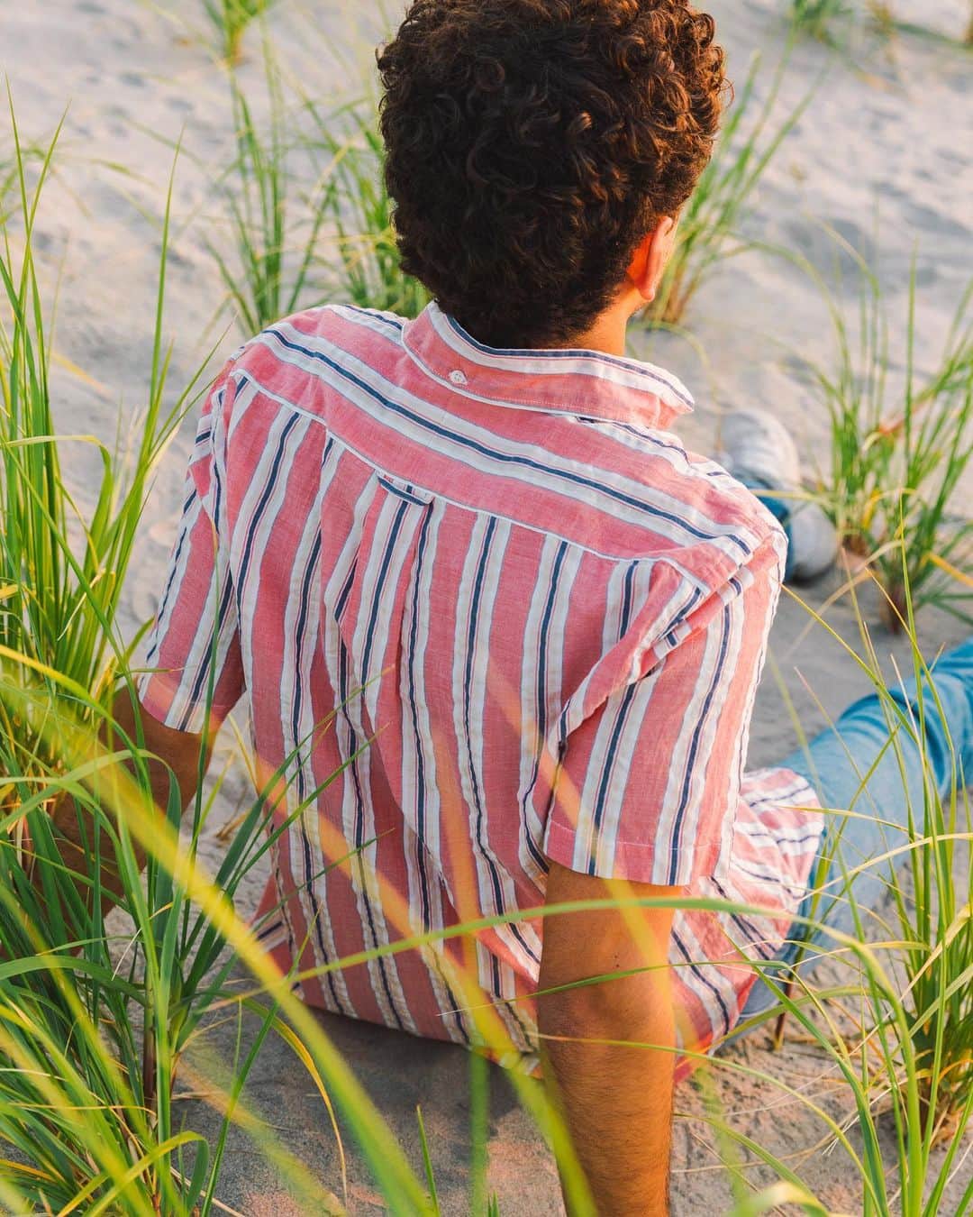 のインスタグラム：「Made from 84% cotton and 16% linen, our Pink Awning Stripe button down is both breathable and incredibly soft. And with detailing like a rear collar button, locker loop, and split yoke, this shirt retains our classic heritage design elements 🌸 More images from our mid-summer editorial coming soon」