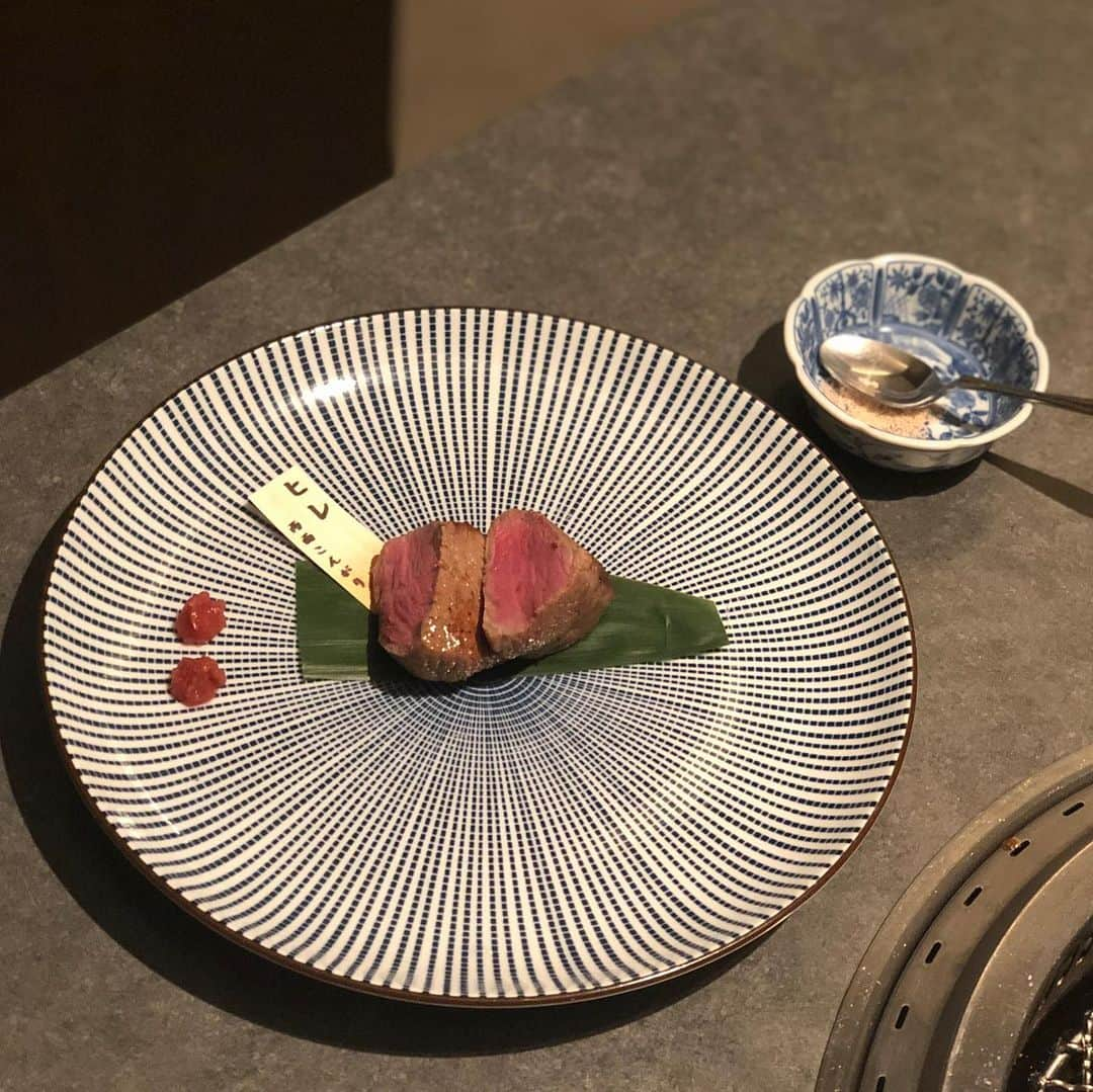 尾形春水さんのインスタグラム写真 - (尾形春水Instagram)「お肉食べたぁー！！！﻿ スケート時代から仲良い友達と(๑˃̵ᴗ˂̵)♡﻿ ﻿ 生肉だいすきやからお肉のお刺身とユッケが最強だた！！！友達は、サーロインが優勝してたらしい笑笑﻿ 美味しいお肉は元気がでるね〜〜レポートとテスト期間頑張れちゃう☺︎」7月18日 0時20分 - harunaogatajp