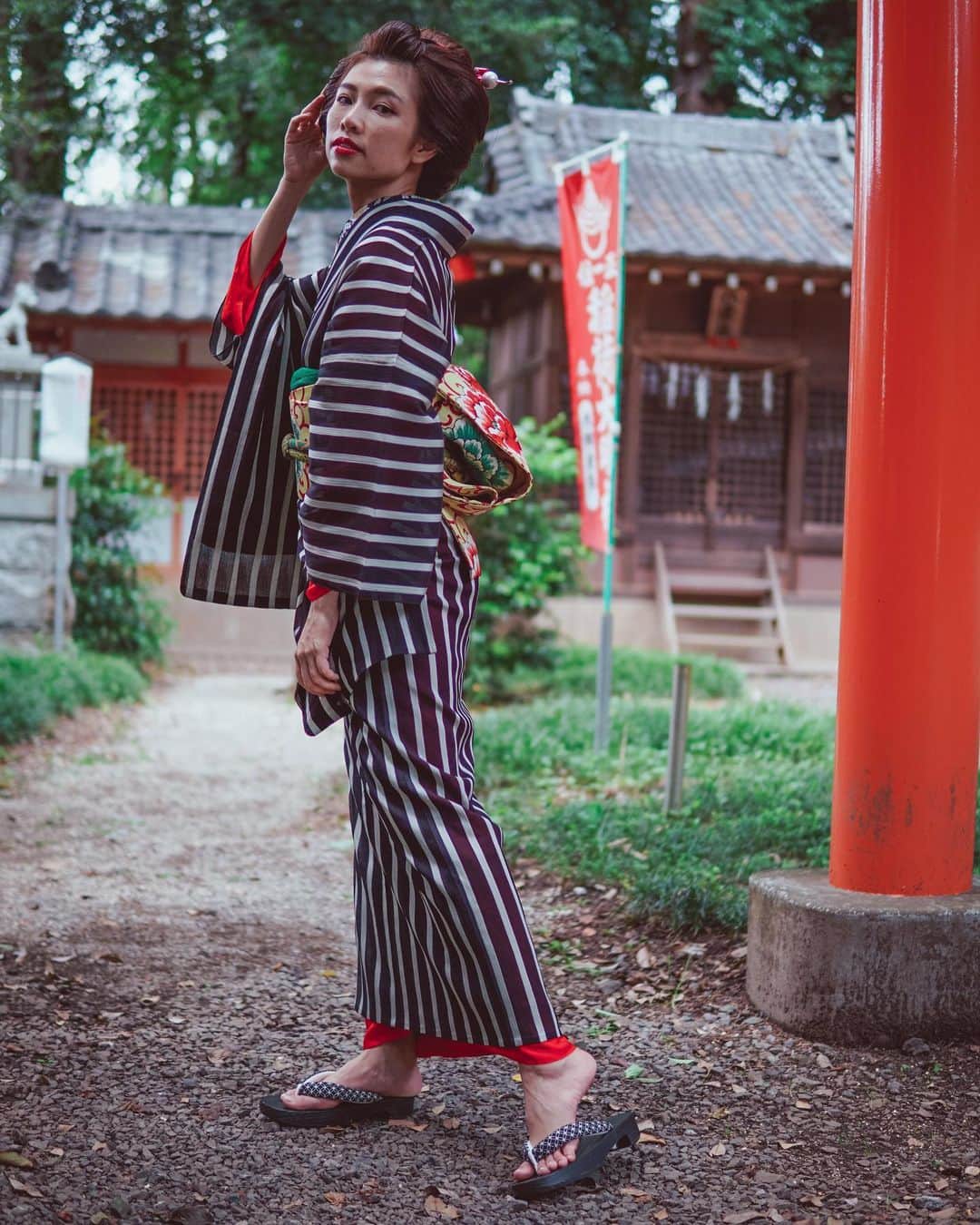 Anji SALZさんのインスタグラム写真 - (Anji SALZInstagram)「A few more snaps of the gorgeous @cheeserland whom I was able to style and shoot for work 🥰❤️👘 She has the perfect kimono body 😂 even after moving around a lot the kimono did not budge ☺️ Hair tutorial for Nihongami is up on my Patreon btw. @cheeserland とのすごく楽しかった撮影❤️ 新日本髪も久々に結いました。 まるで浮世絵から出てきたそうな美人だね！😱 #salztokyo #salzkimono」7月18日 0時19分 - salztokyo