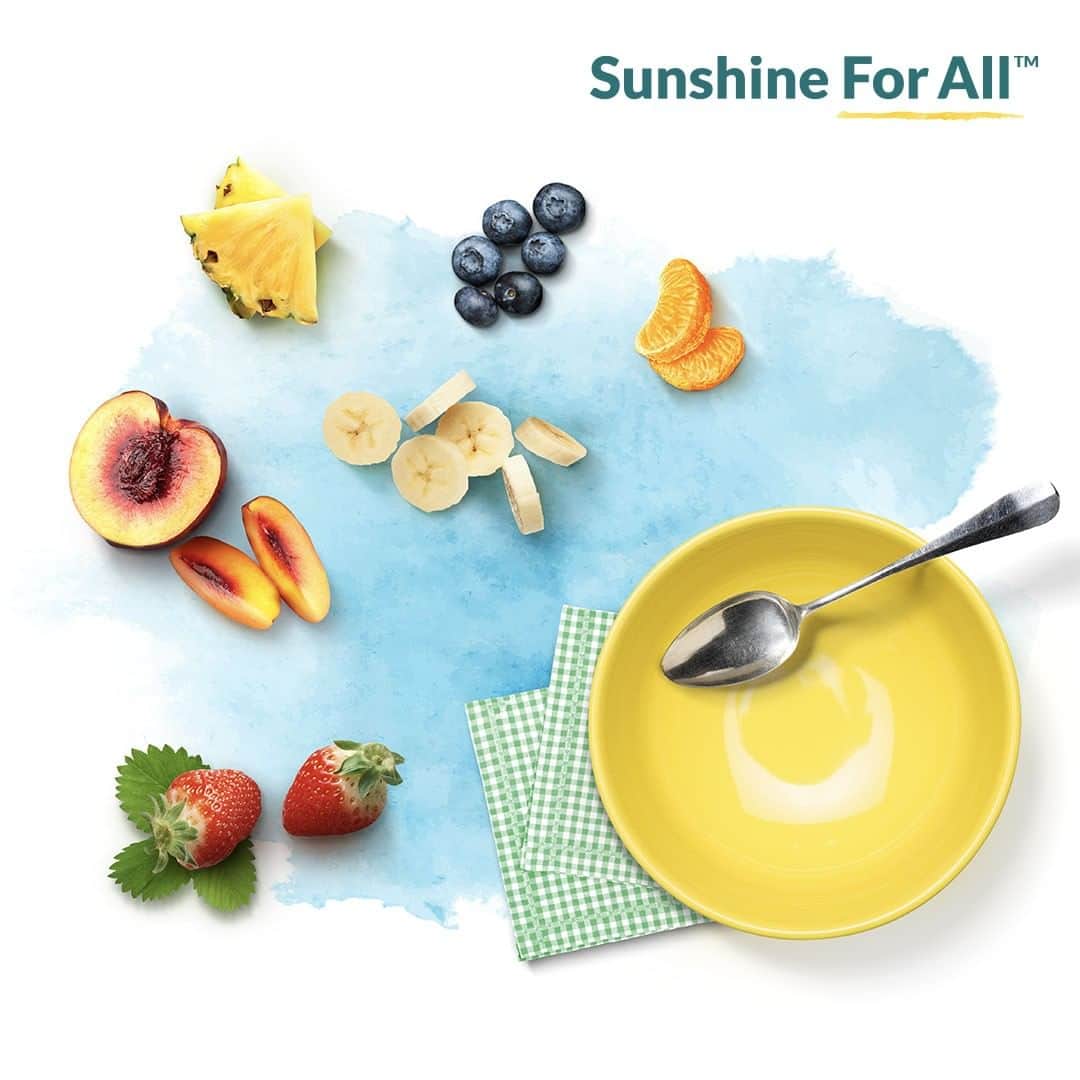 Dole Packaged Foods（ドール）のインスタグラム：「It’s #WorldEmojiDay so show us what’s in your ideal fruit salad! Ours is 🍊🍍🍓🍑 and maybe a little extra 🍍 for good measure.」