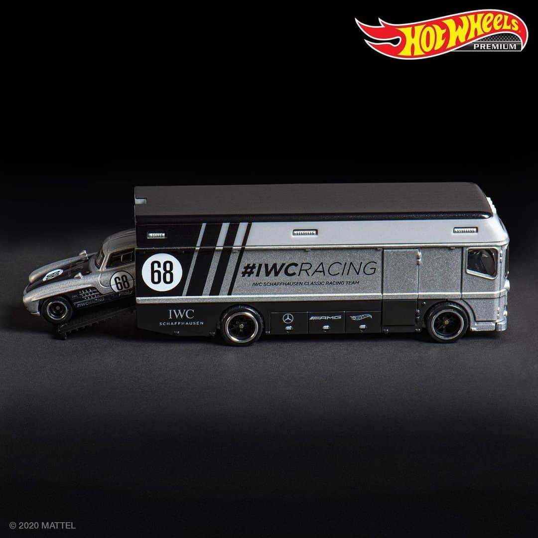 Hot Wheelsさんのインスタグラム写真 - (Hot WheelsInstagram)「Always on time ⌚with the new #IWCRacing Mercedes-Benz 300 SL and Euro Hauler Team Transport. #HotWheels」7月18日 0時30分 - hotwheelsofficial