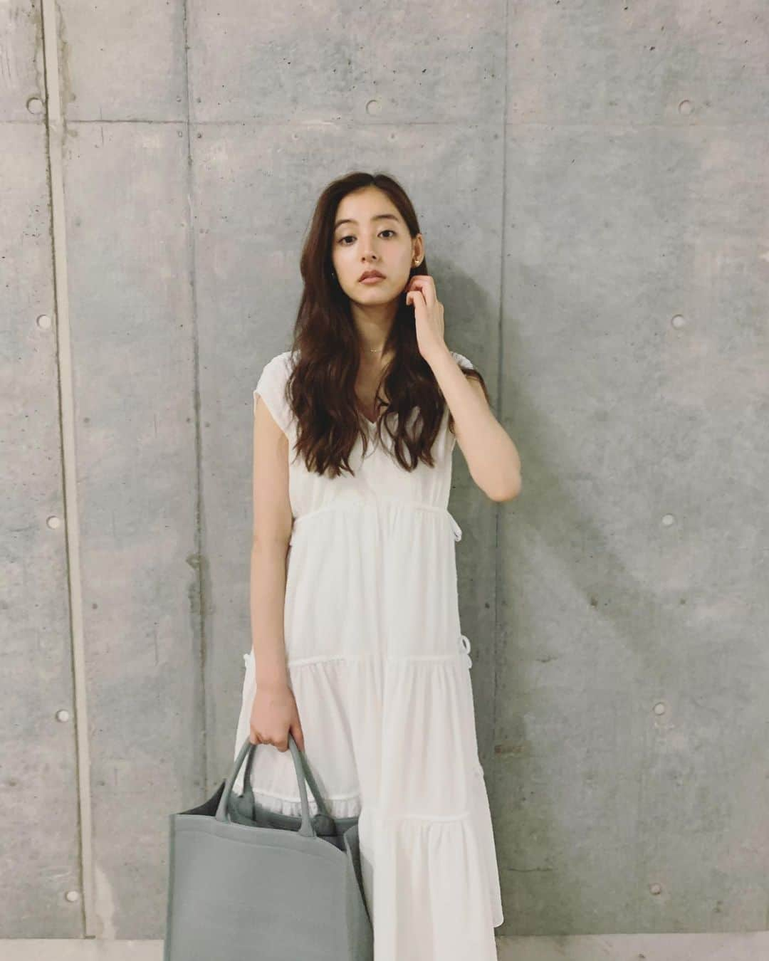 新木優子さんのインスタグラム写真 - (新木優子Instagram)「私服 onepiece : @fray_id  bag : @dior  sneaker : @ash_japan_official   撮影の時だけマスク外しています🙇🏻‍♀️✨  おやすみなさい☺️  #fashion #mystyle」7月18日 0時25分 - yuuuuukko_